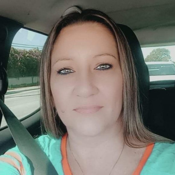 Meet your Posher, Lisa - Picture 1 of 2